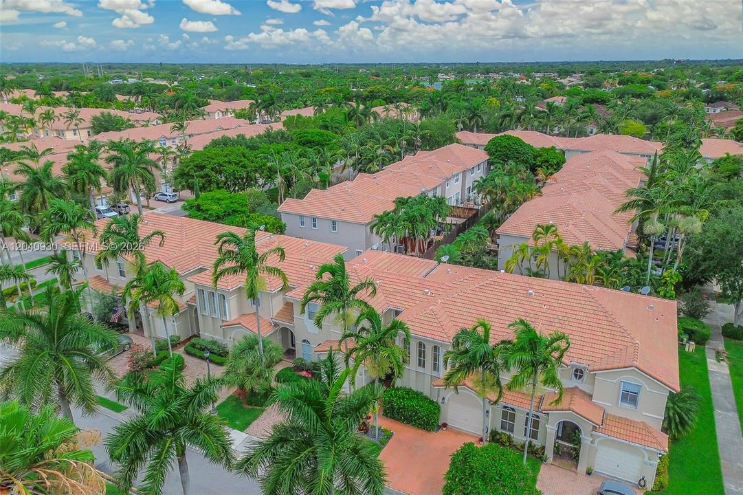 В аренду: $3,400 (3 спален, 2 ванн, 1746 Квадратных фут)
