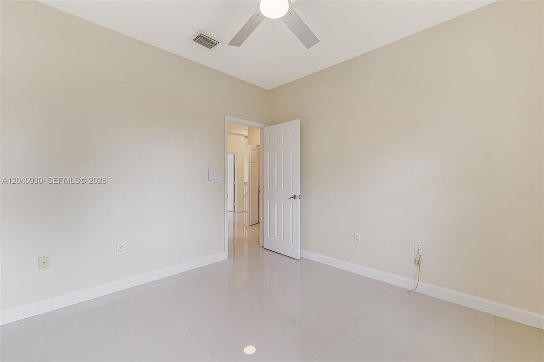 В аренду: $3,400 (3 спален, 2 ванн, 1746 Квадратных фут)