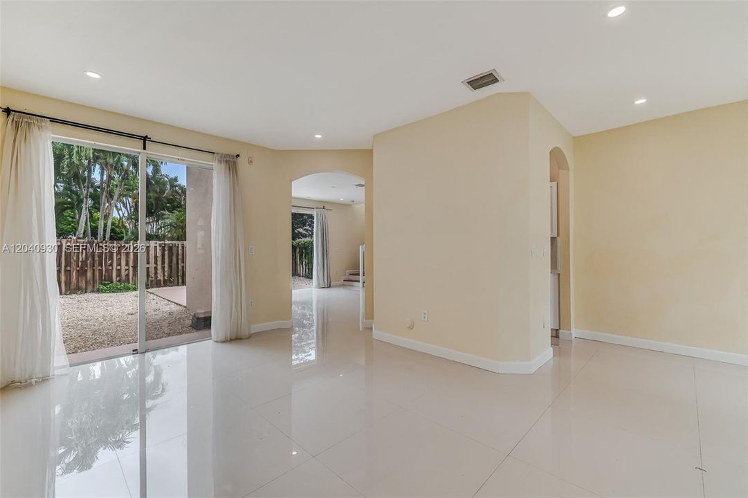 В аренду: $3,400 (3 спален, 2 ванн, 1746 Квадратных фут)