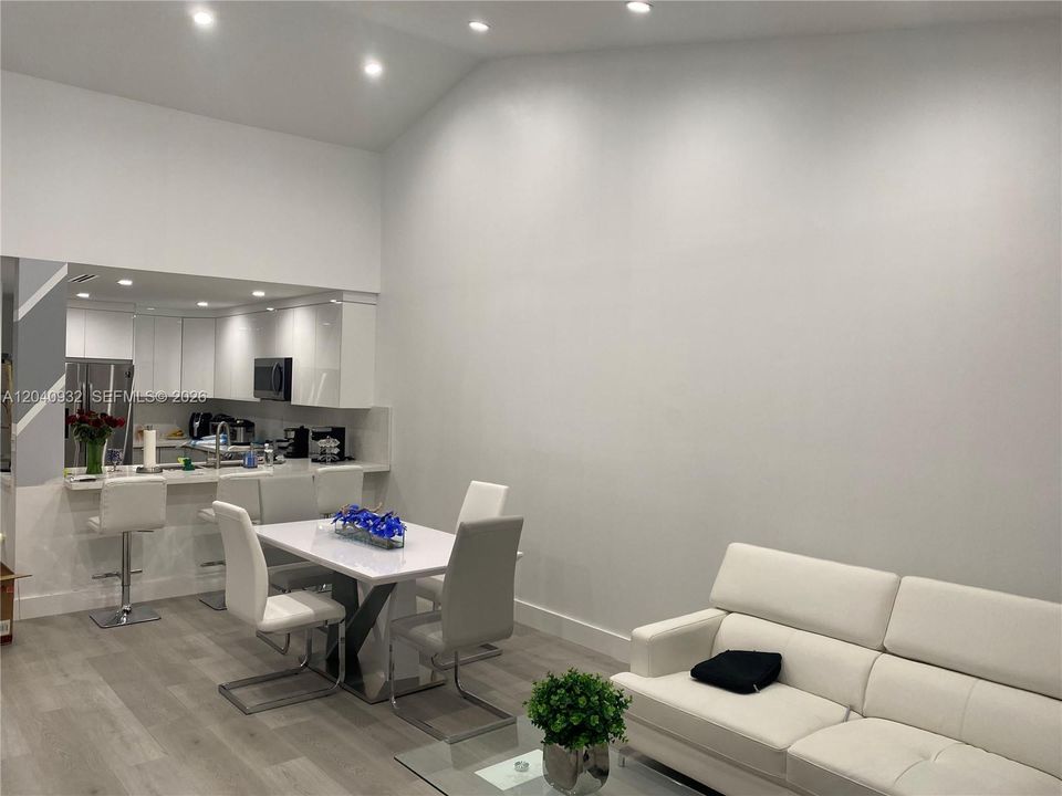 На продажу: $255,000 (1 спален, 1 ванн, 770 Квадратных фут)