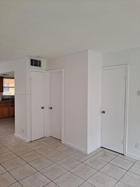 For Rent: $1,800 (2 beds, 1 baths, 940 Square Feet)