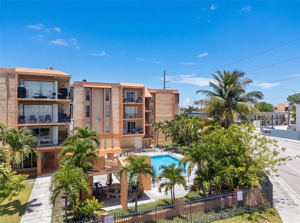For Rent: $2,500 (3 beds, 2 baths, 1212 Square Feet)
