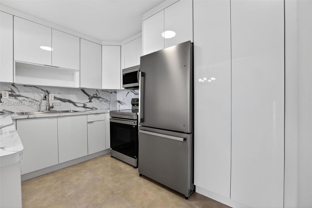 For Rent: $2,500 (3 beds, 2 baths, 1212 Square Feet)
