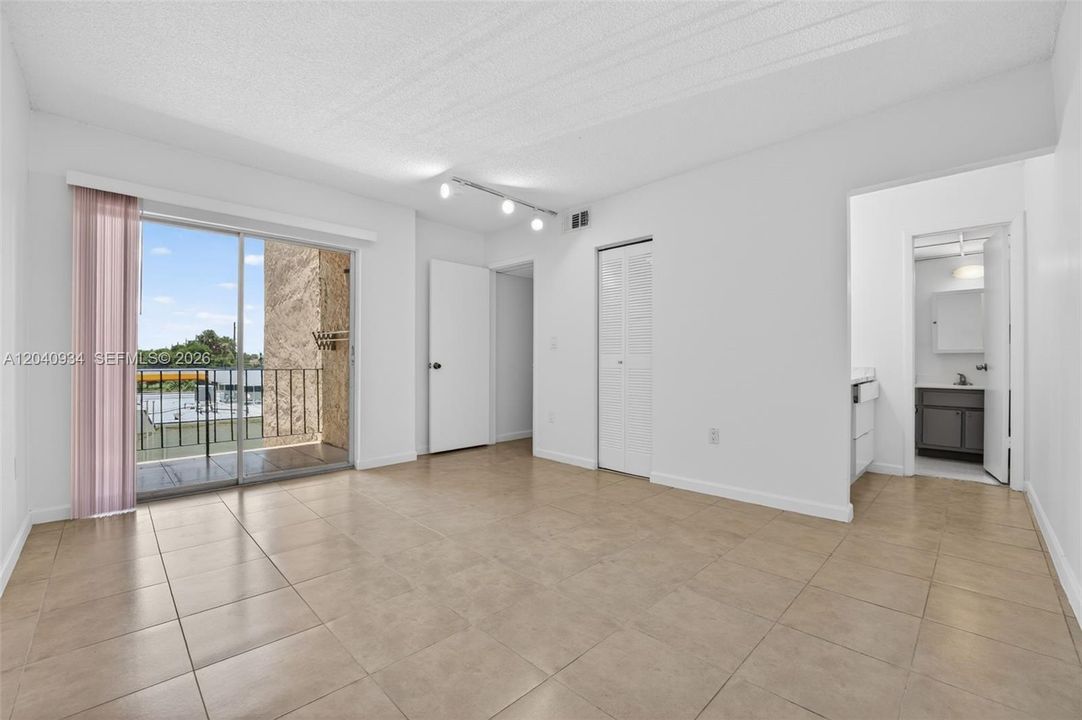 For Rent: $2,500 (3 beds, 2 baths, 1212 Square Feet)