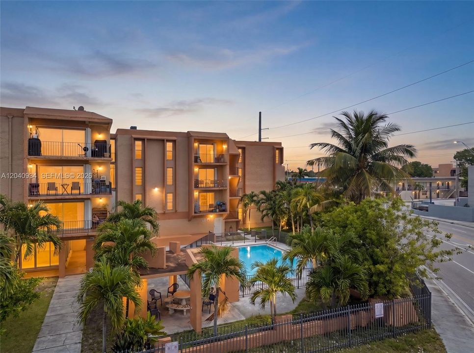 For Rent: $2,500 (3 beds, 2 baths, 1212 Square Feet)