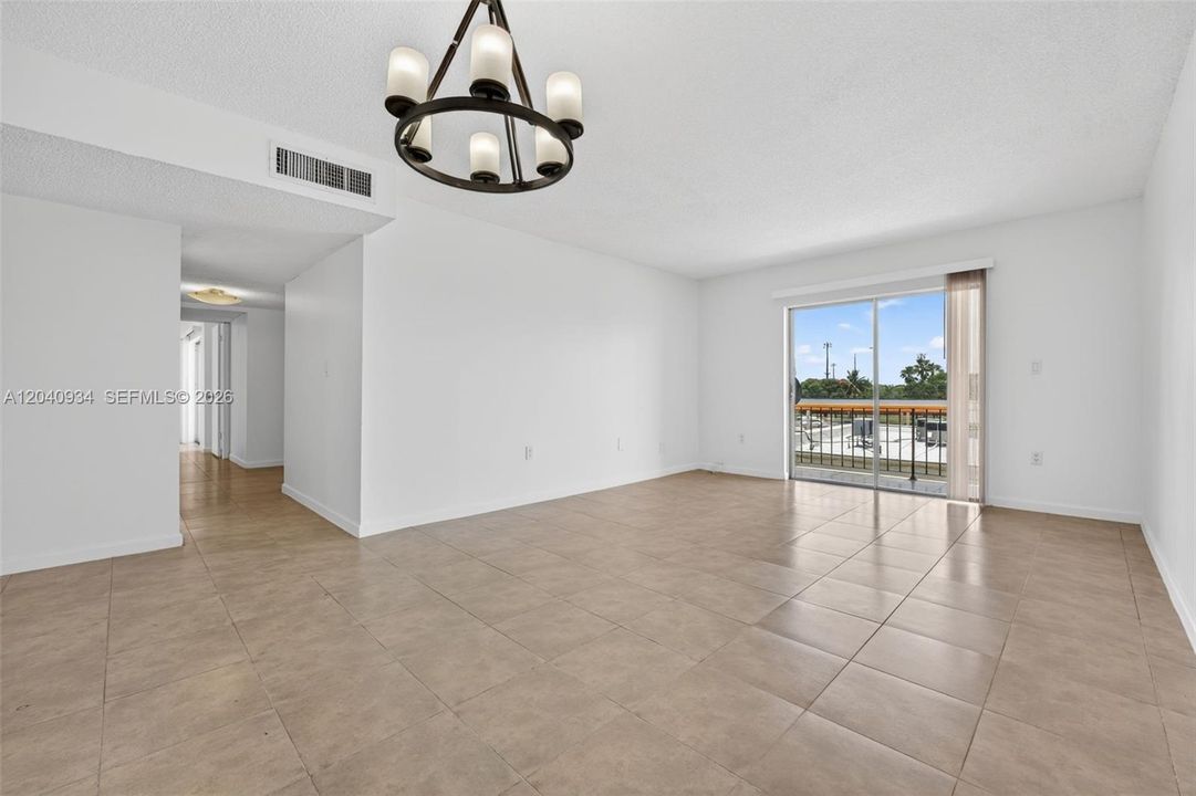 For Rent: $2,500 (3 beds, 2 baths, 1212 Square Feet)