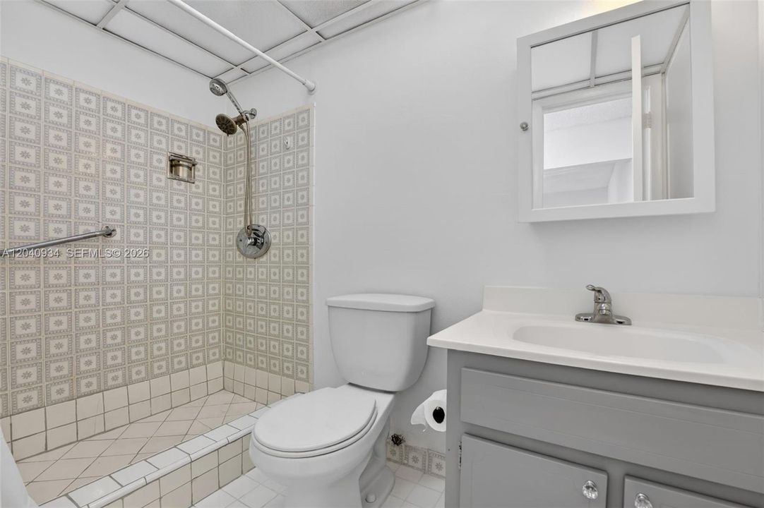 For Rent: $2,500 (3 beds, 2 baths, 1212 Square Feet)