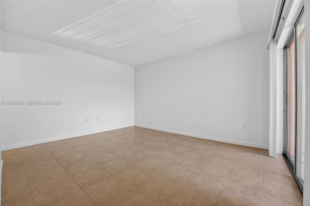 For Rent: $2,500 (3 beds, 2 baths, 1212 Square Feet)