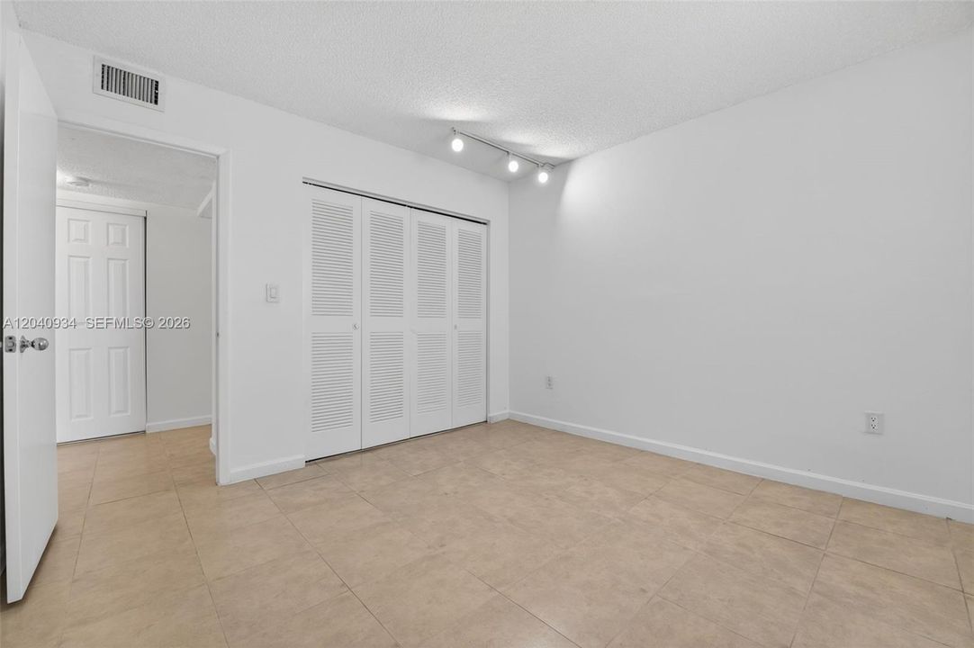 For Rent: $2,500 (3 beds, 2 baths, 1212 Square Feet)