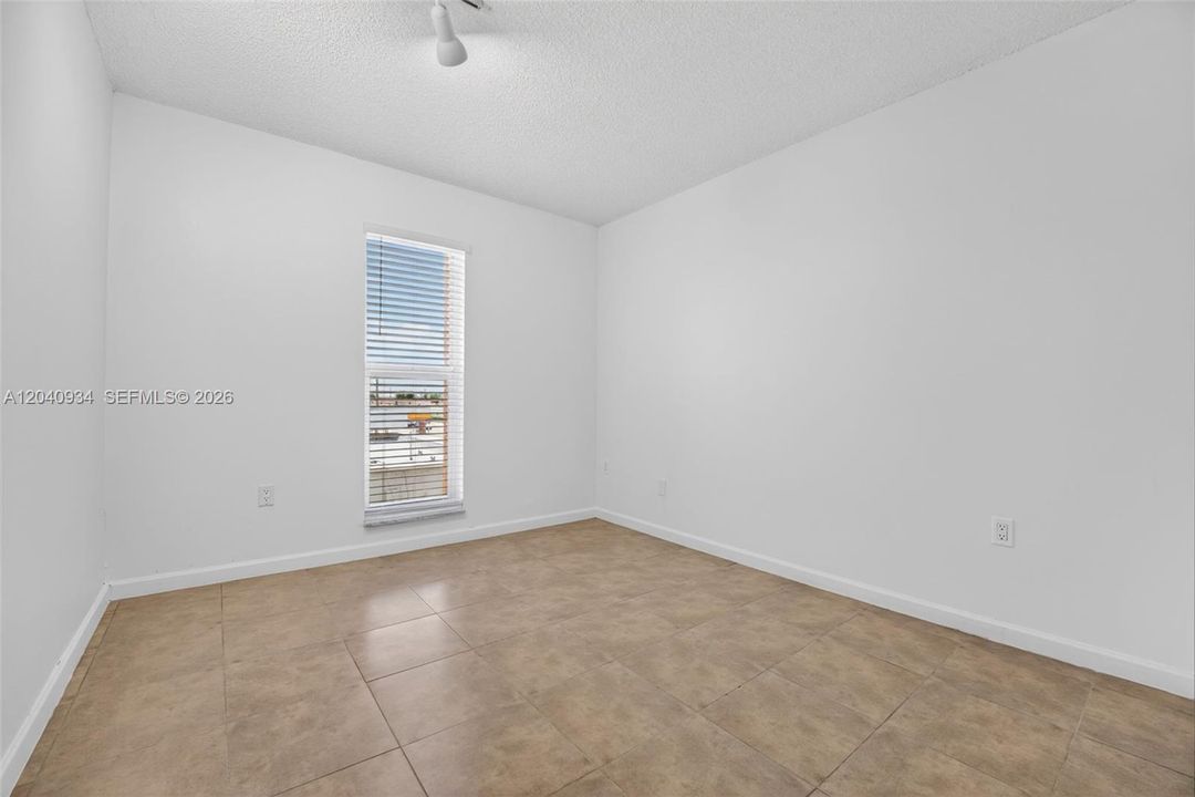 For Rent: $2,500 (3 beds, 2 baths, 1212 Square Feet)