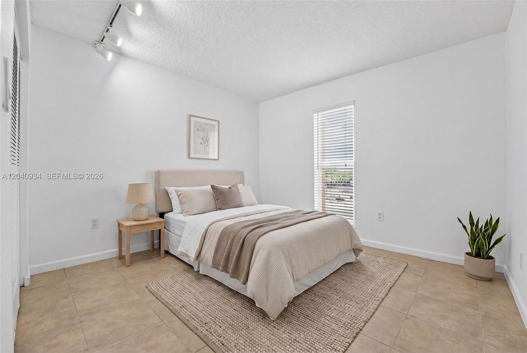 For Rent: $2,500 (3 beds, 2 baths, 1212 Square Feet)