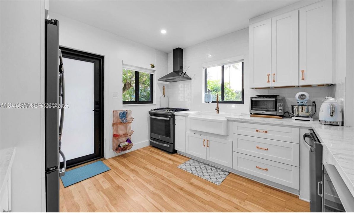 For Rent: $7,300 (3 beds, 2 baths, 1340 Square Feet)