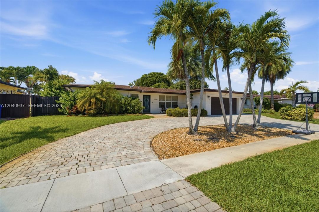 For Sale: $715,000 (3 beds, 2 baths, 1606 Square Feet)