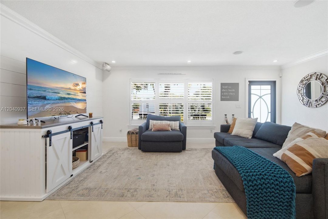 For Sale: $715,000 (3 beds, 2 baths, 1606 Square Feet)