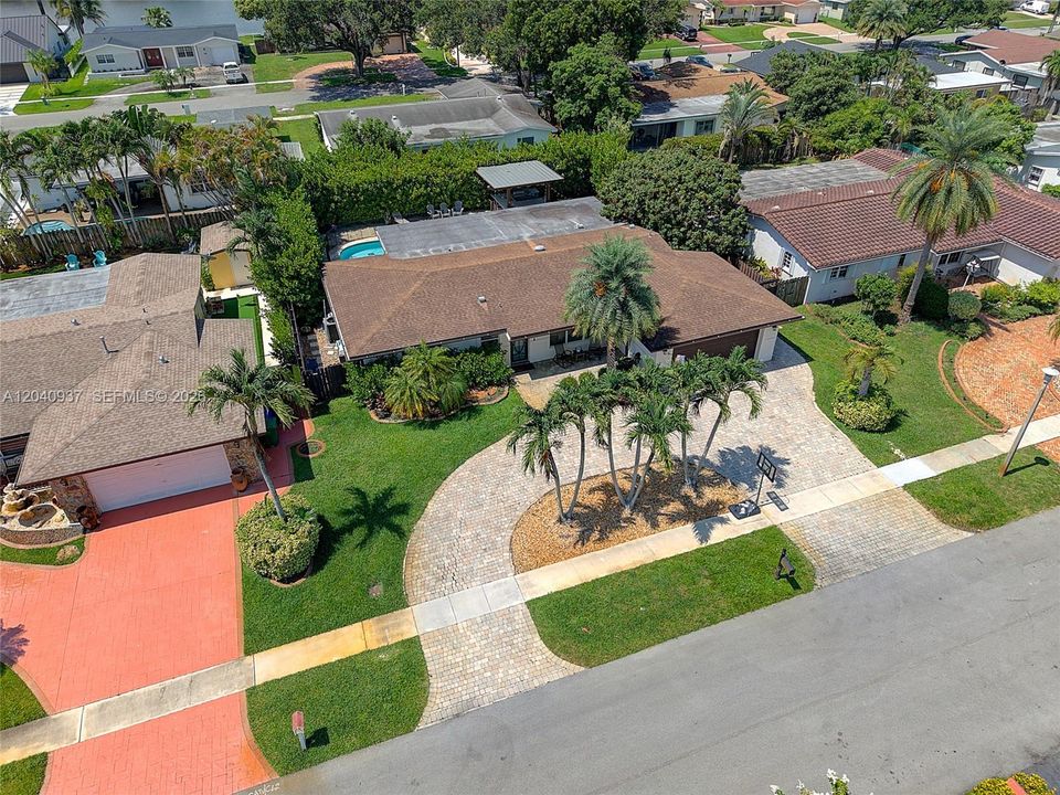 For Sale: $715,000 (3 beds, 2 baths, 1606 Square Feet)