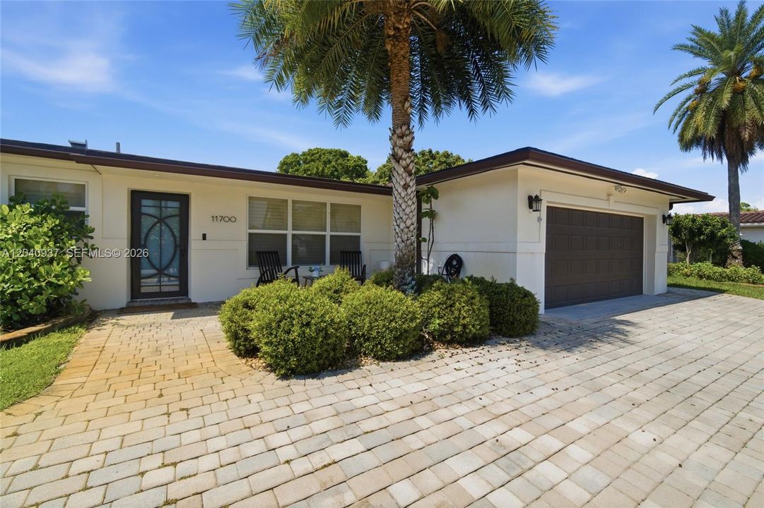 For Sale: $715,000 (3 beds, 2 baths, 1606 Square Feet)
