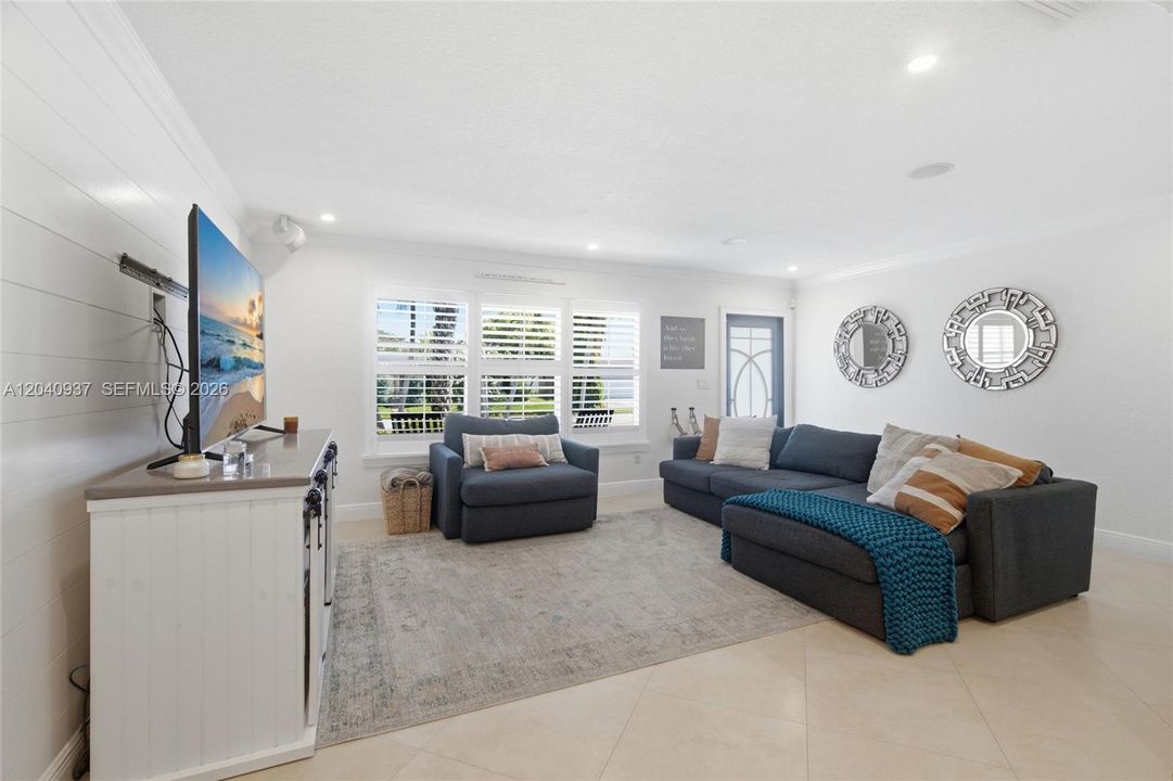 For Sale: $715,000 (3 beds, 2 baths, 1606 Square Feet)
