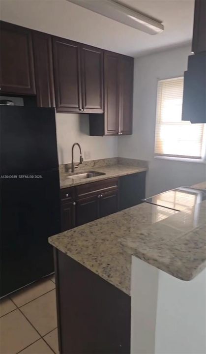 For Rent: $1,150 (2 beds, 1 baths, 922 Square Feet)