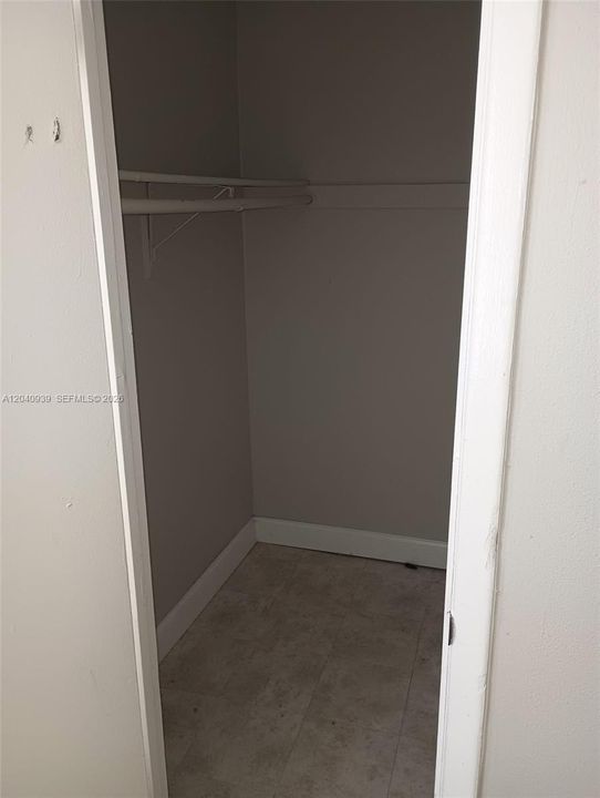 For Rent: $1,150 (2 beds, 1 baths, 922 Square Feet)