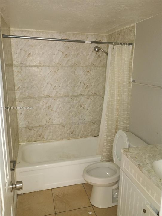 For Rent: $1,150 (2 beds, 1 baths, 922 Square Feet)