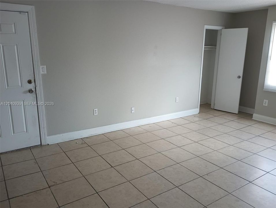For Rent: $1,150 (2 beds, 1 baths, 922 Square Feet)