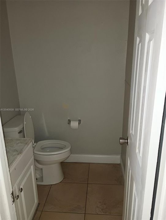 For Rent: $1,150 (2 beds, 1 baths, 922 Square Feet)