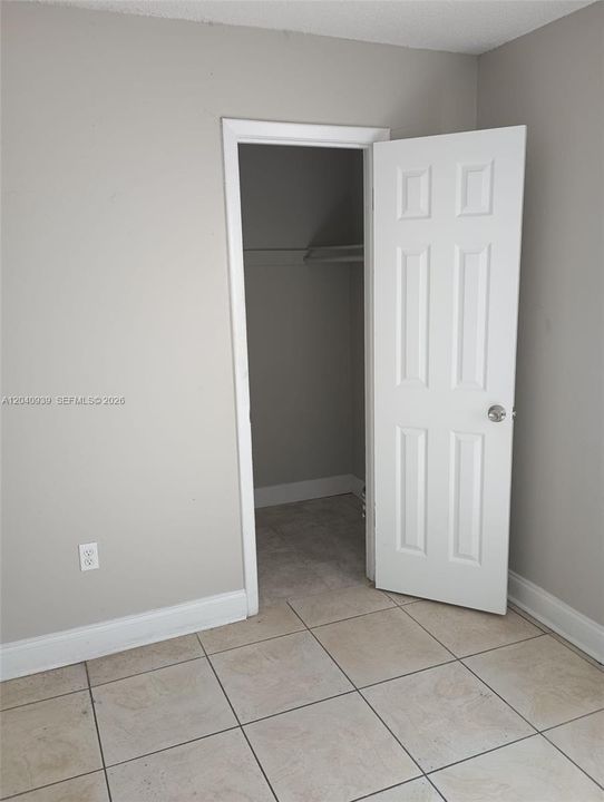 For Rent: $1,150 (2 beds, 1 baths, 922 Square Feet)
