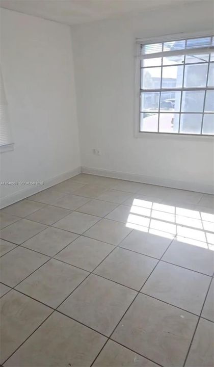 For Rent: $1,150 (2 beds, 1 baths, 922 Square Feet)