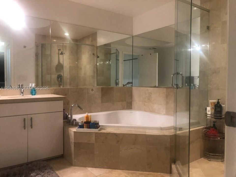For Rent: $3,650 (2 beds, 2 baths, 1241 Square Feet)