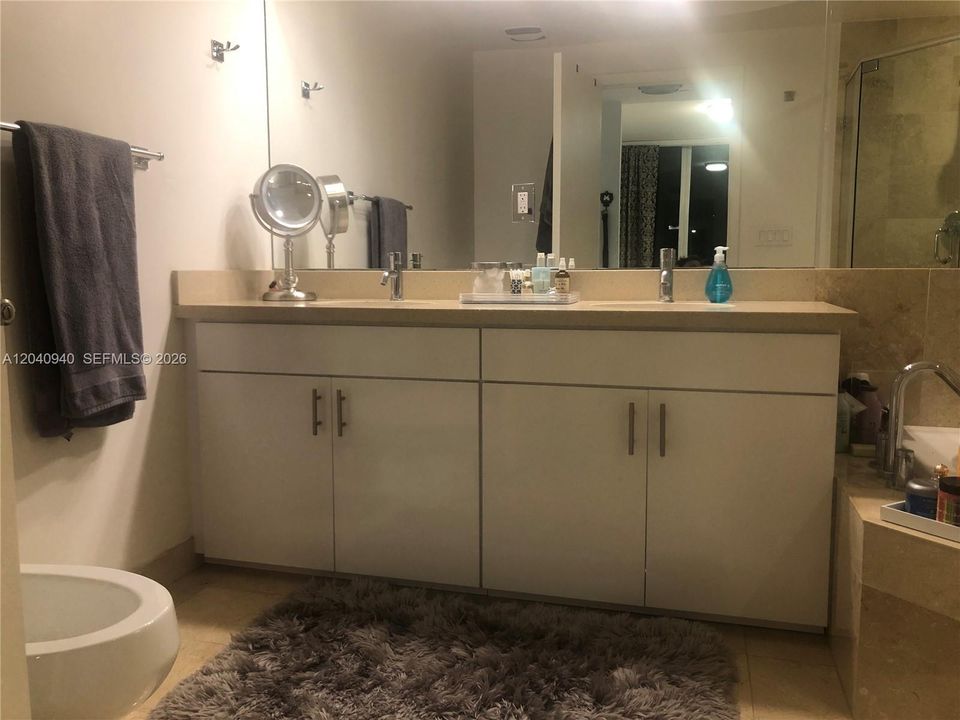 For Rent: $3,650 (2 beds, 2 baths, 1241 Square Feet)