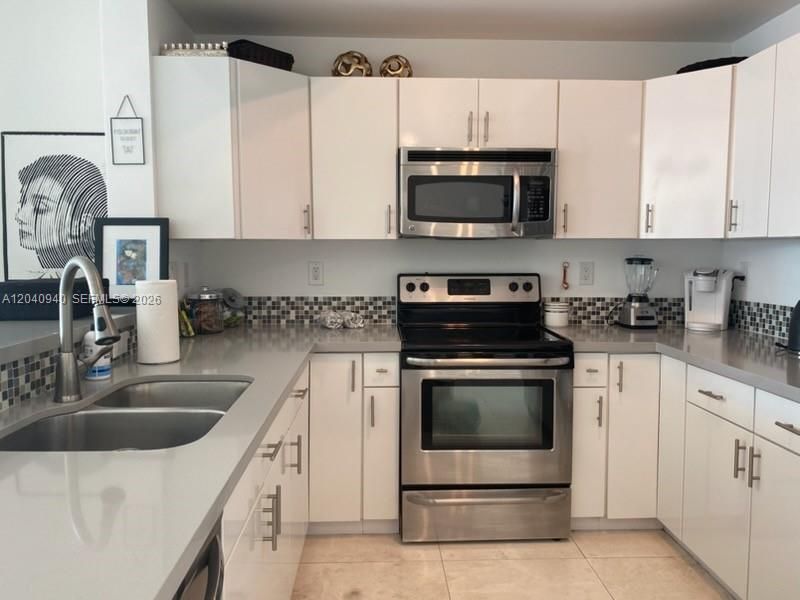 For Rent: $3,650 (2 beds, 2 baths, 1241 Square Feet)