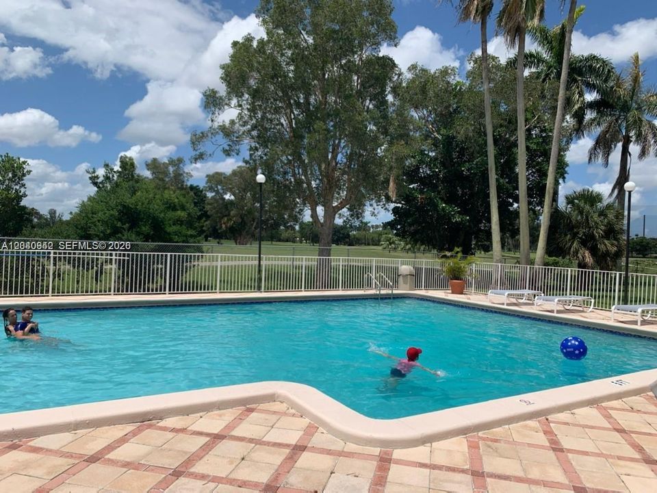 For Sale: $239,000 (2 beds, 2 baths, 970 Square Feet)