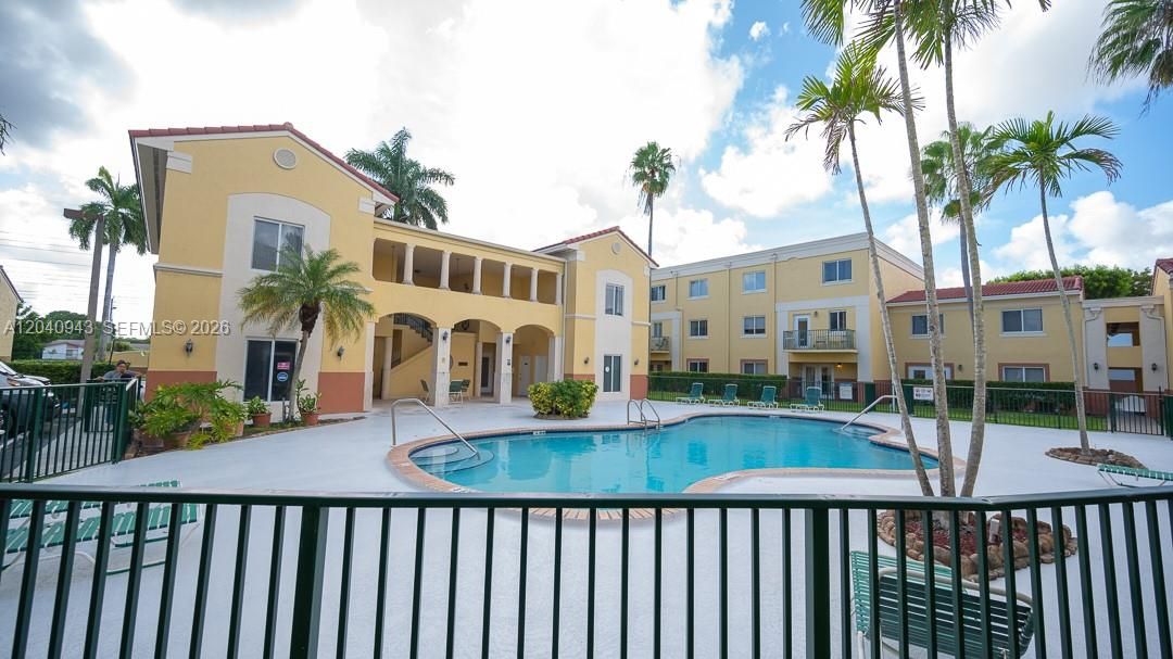 For Rent: $2,350 (2 beds, 2 baths, 1140 Square Feet)