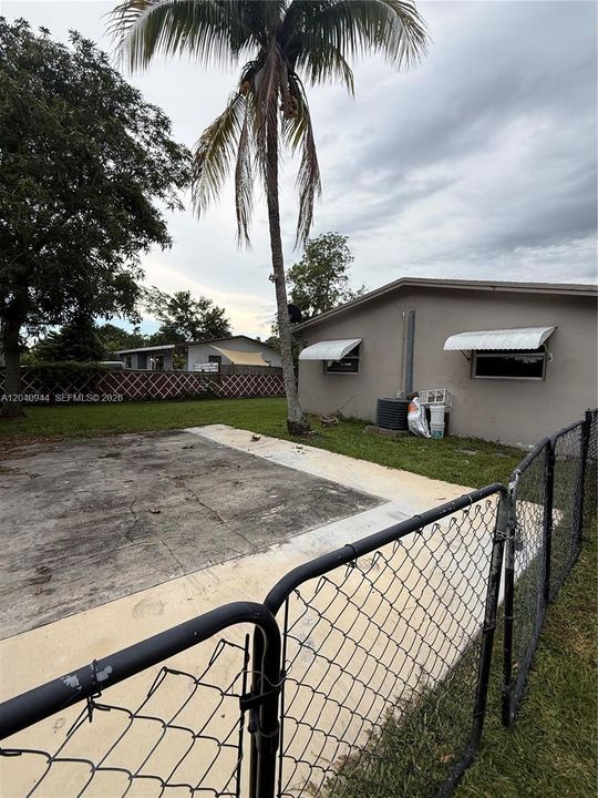 For Rent: $2,600 (3 beds, 2 baths, 1043 Square Feet)