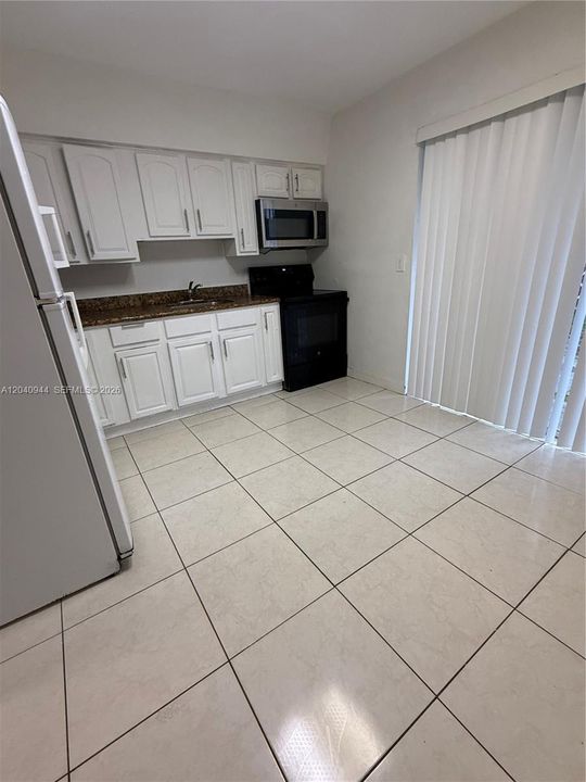 For Rent: $2,600 (3 beds, 2 baths, 1043 Square Feet)