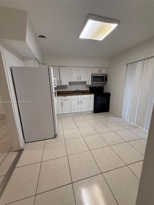 For Rent: $2,600 (3 beds, 2 baths, 1043 Square Feet)