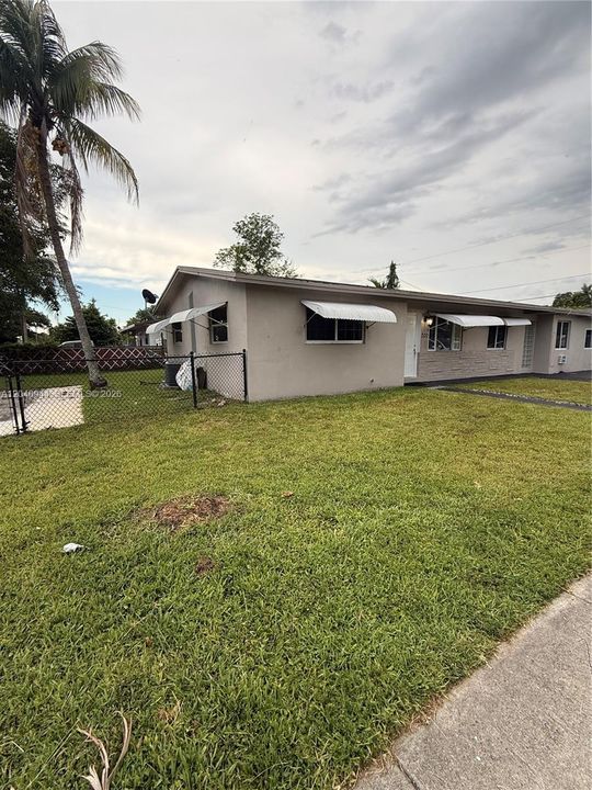 For Rent: $2,600 (3 beds, 2 baths, 1043 Square Feet)