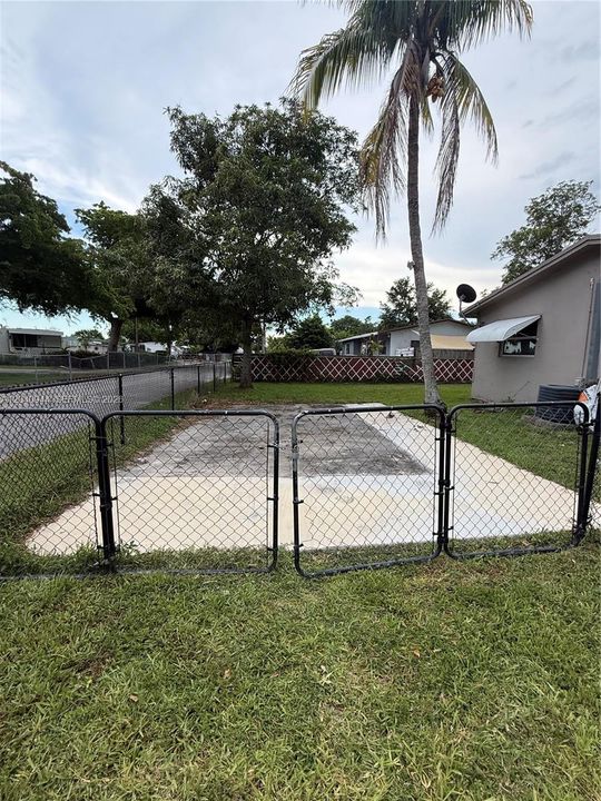 For Rent: $2,600 (3 beds, 2 baths, 1043 Square Feet)