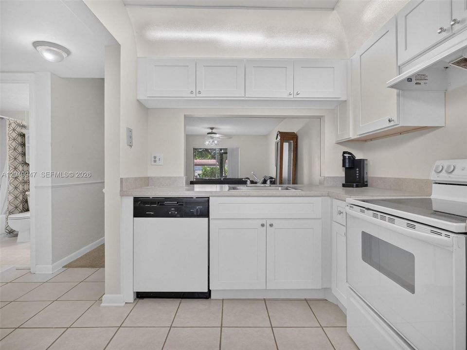 En Venta: $255,000 (2 camas, 2 baños, 800 Pies cuadrados)