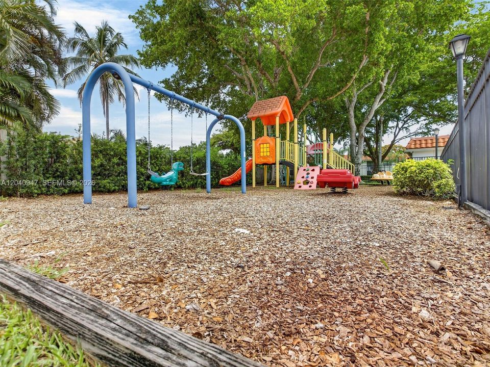 En Venta: $255,000 (2 camas, 2 baños, 800 Pies cuadrados)