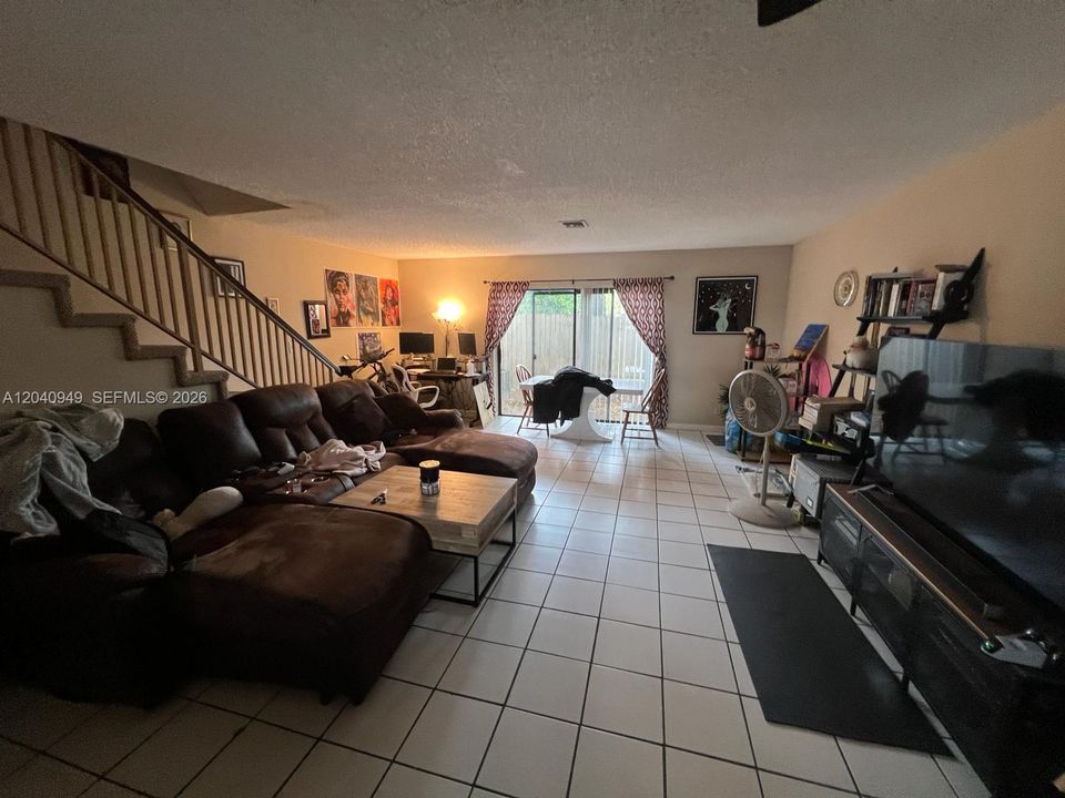 En Venta: $325,000 (2 camas, 1 baños, 1160 Pies cuadrados)