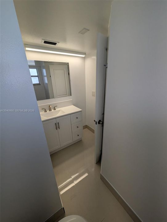 For Rent: $2,200 (2 beds, 1 baths, 1036 Square Feet)