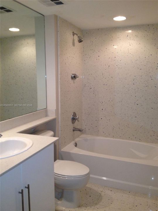 For Sale: $675,000 (2 beds, 2 baths, 1105 Square Feet)