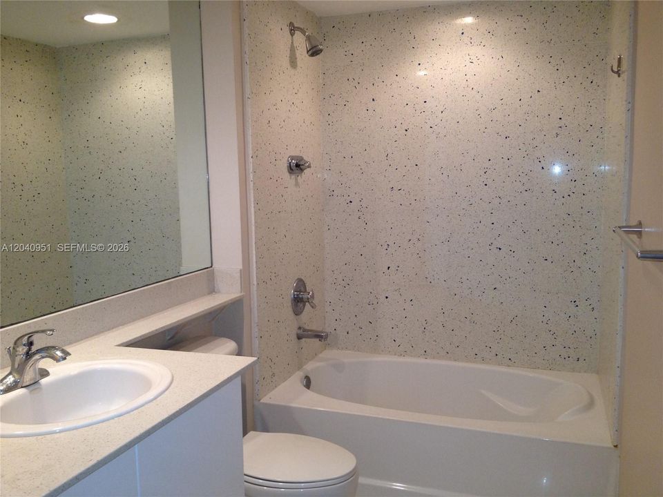 For Sale: $675,000 (2 beds, 2 baths, 1105 Square Feet)