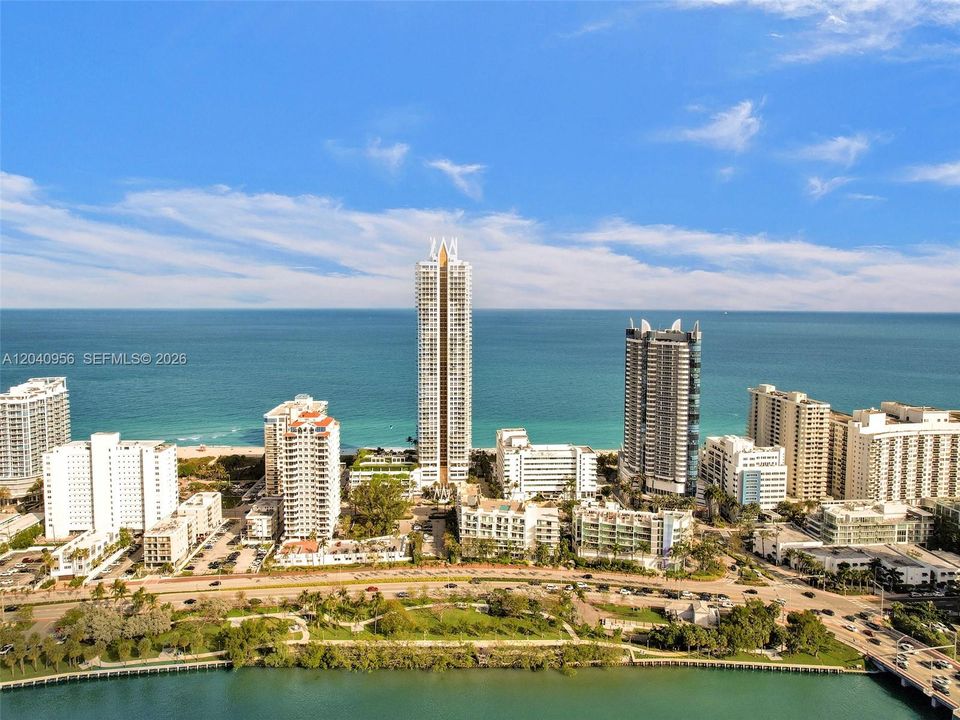 For Sale: $2,195,000 (2 beds, 2 baths, 1322 Square Feet)