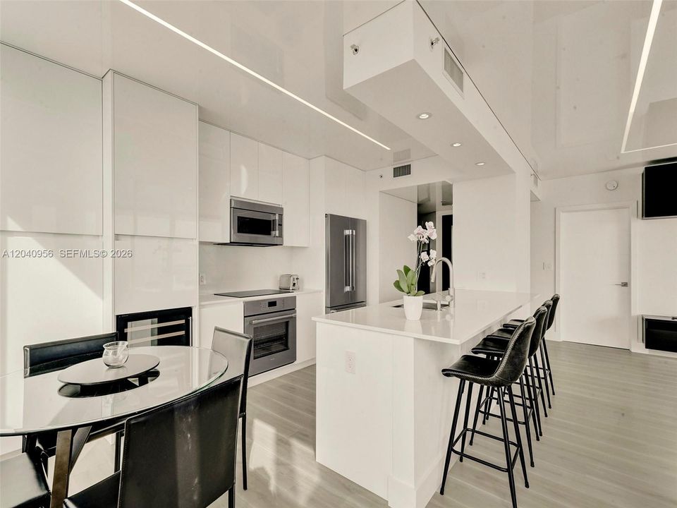 For Sale: $2,195,000 (2 beds, 2 baths, 1322 Square Feet)