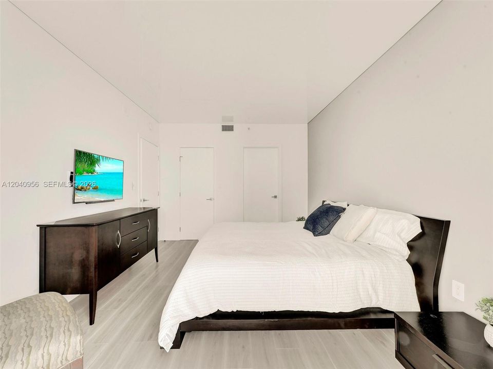 For Sale: $2,195,000 (2 beds, 2 baths, 1322 Square Feet)
