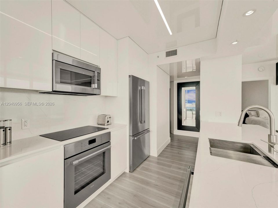 For Sale: $2,195,000 (2 beds, 2 baths, 1322 Square Feet)