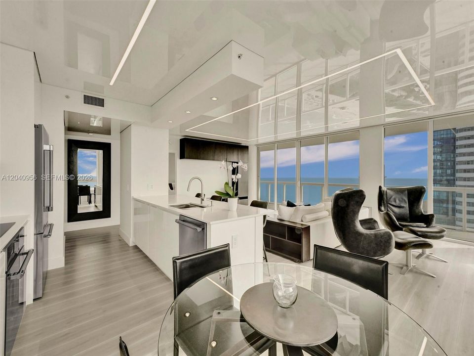 For Sale: $2,195,000 (2 beds, 2 baths, 1322 Square Feet)