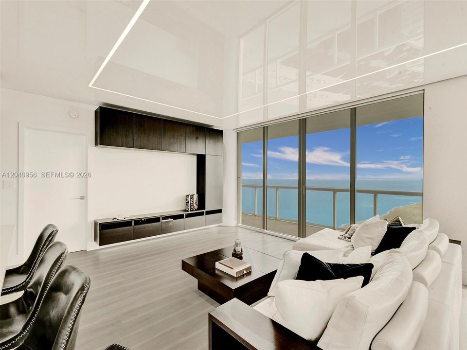 For Sale: $2,195,000 (2 beds, 2 baths, 1322 Square Feet)